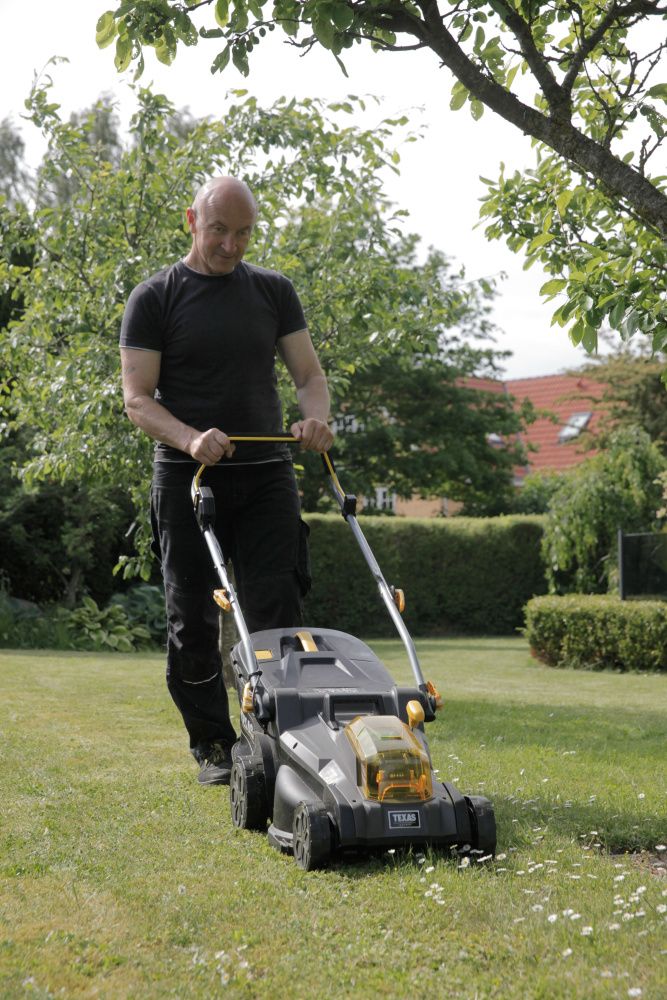 Texas gressklipper batteri 2x20V LMX2037 m/2 x 4Ah batterier og lader batteri 90063272