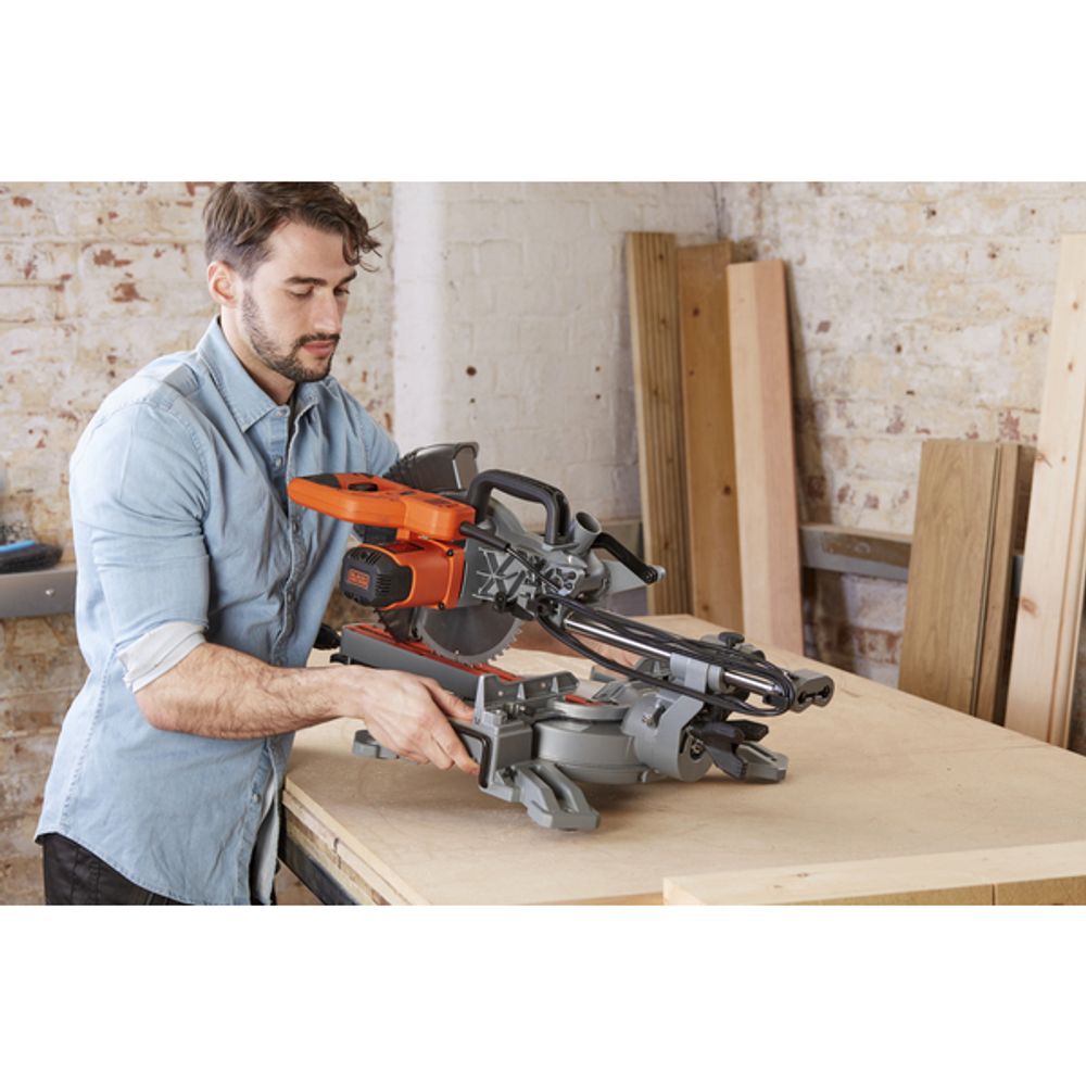 Black & Decker kapp-/gjærsag 254MM 2100W BES710