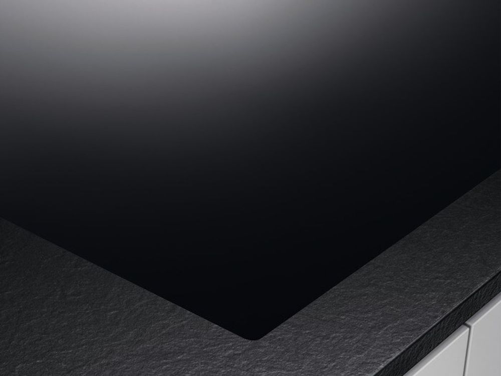 AEG Induksjonstopp med integrert ventilator 83 cm CCE84751CB