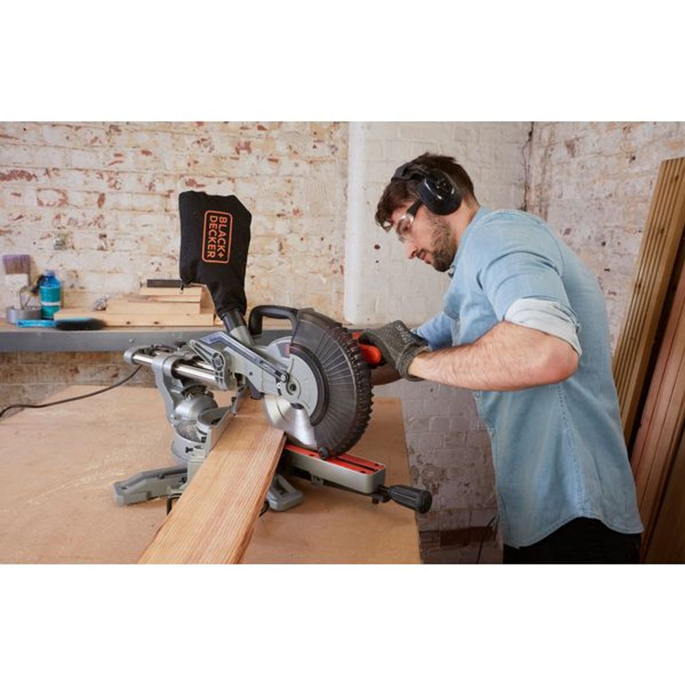 Black & Decker kapp-/gjærsag 254MM 2100W BES710