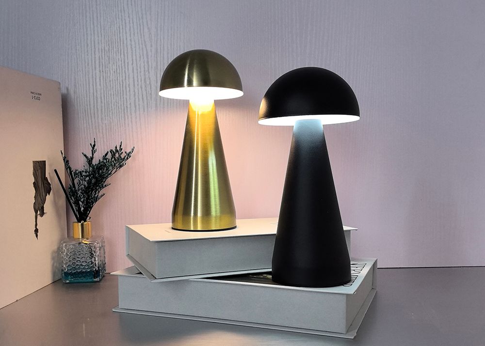 Homeline bordlampe​​​​​​​ svart LED oppladb soppform 420008 