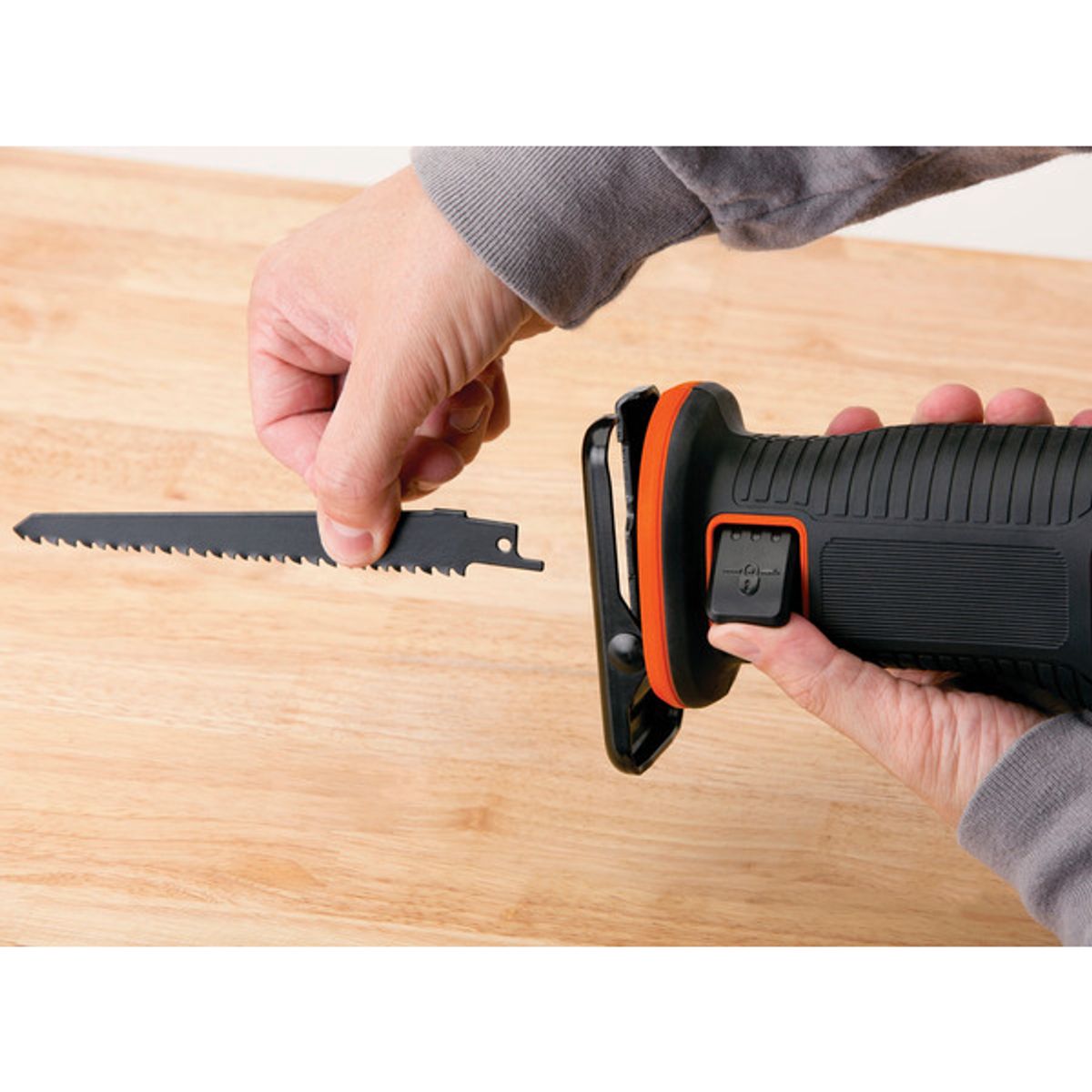 Black & Decker 18V bajonettsag naken BDCR18N